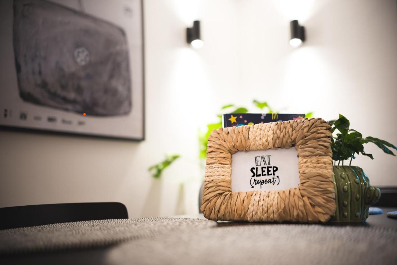 Sleep, Eat, Repeat And Park Your Car In City Center ซาเกร็บ ภายนอก รูปภาพ